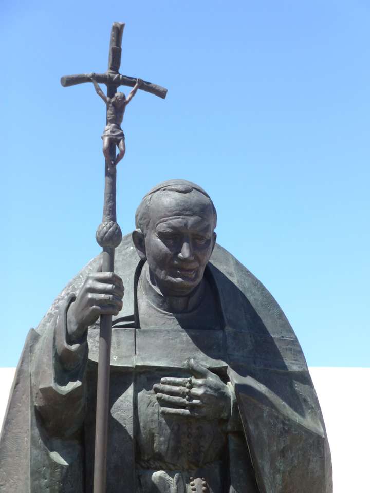 statue de Jean Paul II, Fatima, Portugal puzzle en ligne