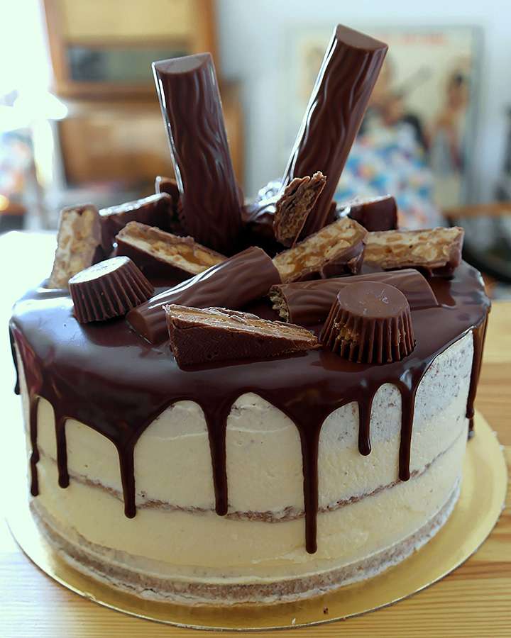 Торт с шоколадками онлайн-пазл
