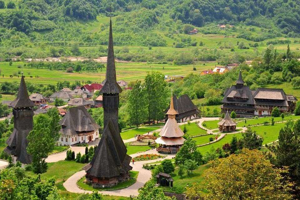 Romênia - Condado de Maramures - igrejas de madeira puzzle online