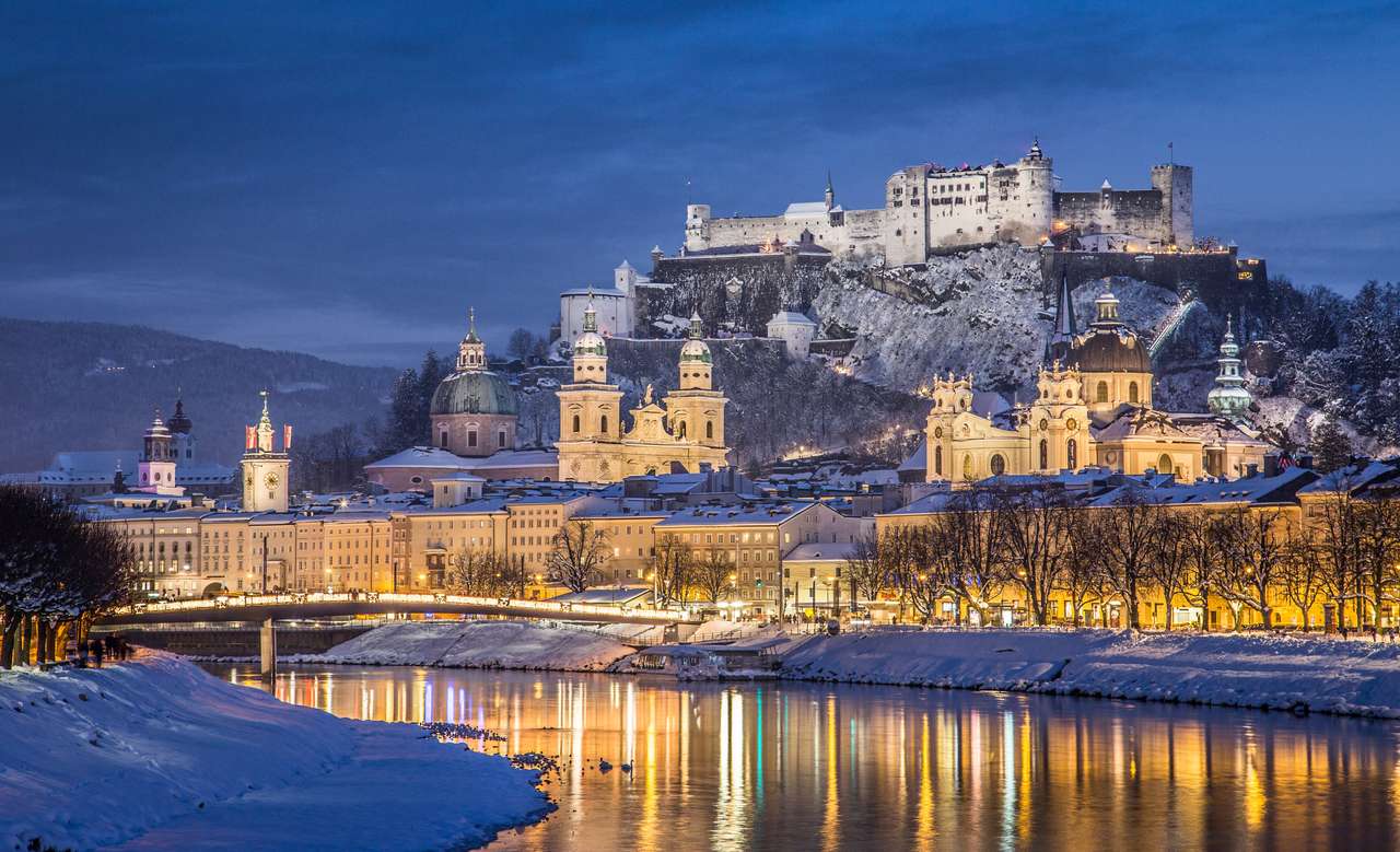 Salzburg med berömda Festung Hohensalzburg pussel på nätet