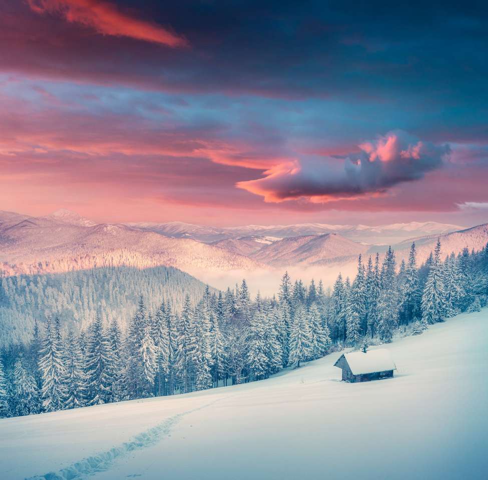Чудовий зимовий схід сонця в горах пазл онлайн