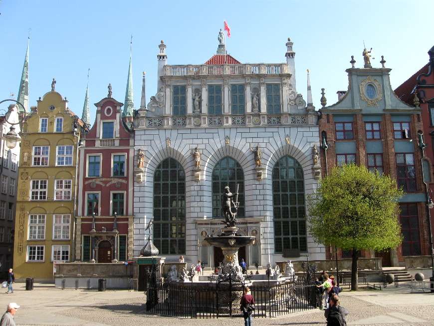 Artus Court - o clădire situată în centrul orașului Gdańsk puzzle online