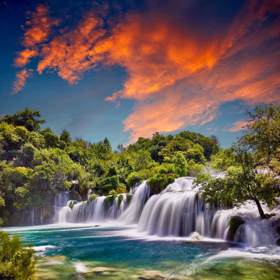 Водопад Скрадински Бук в национальном парке Крка онлайн-пазл