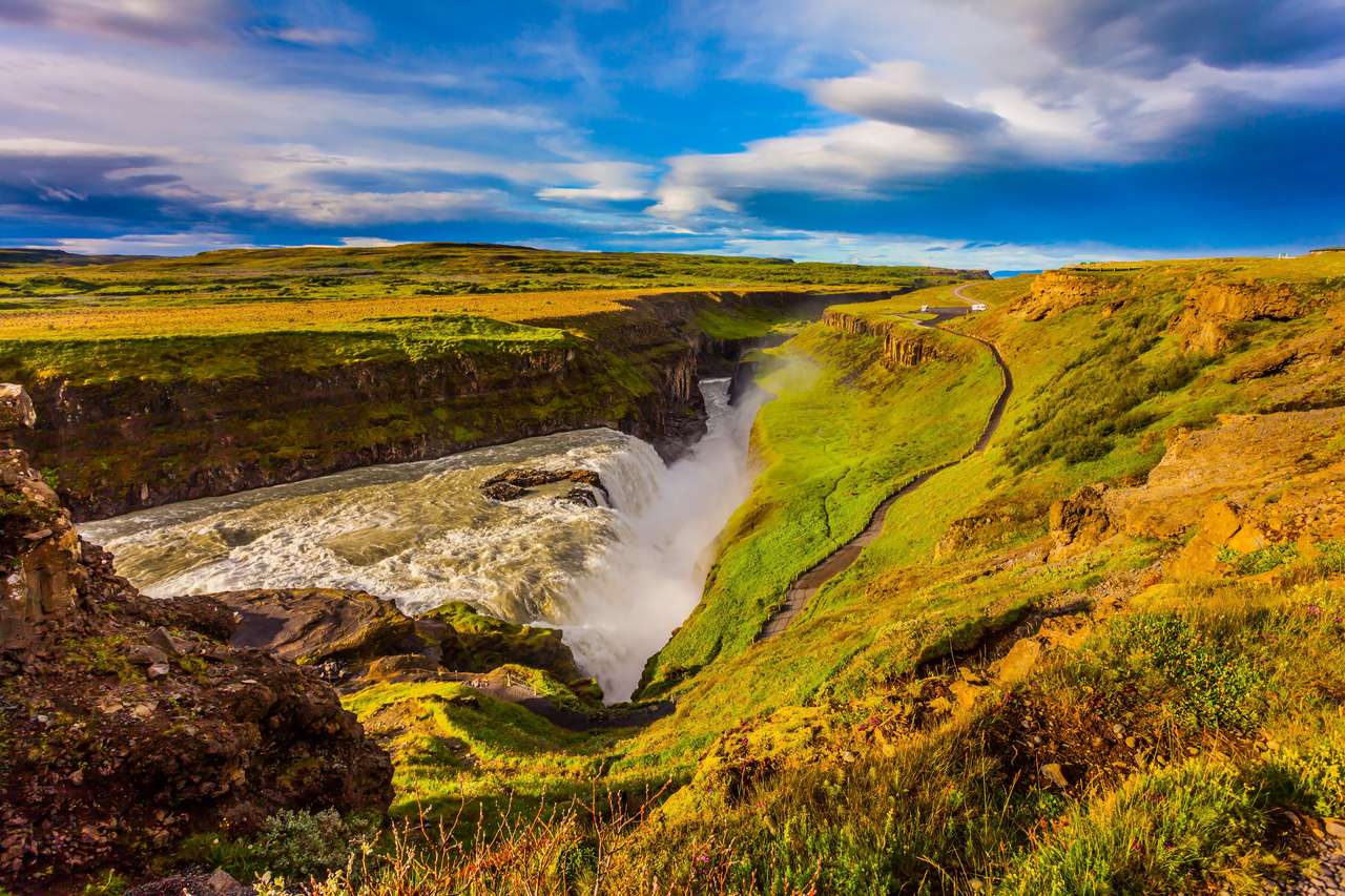 Grand Golden Waterfall på Hvitau River pussel på nätet