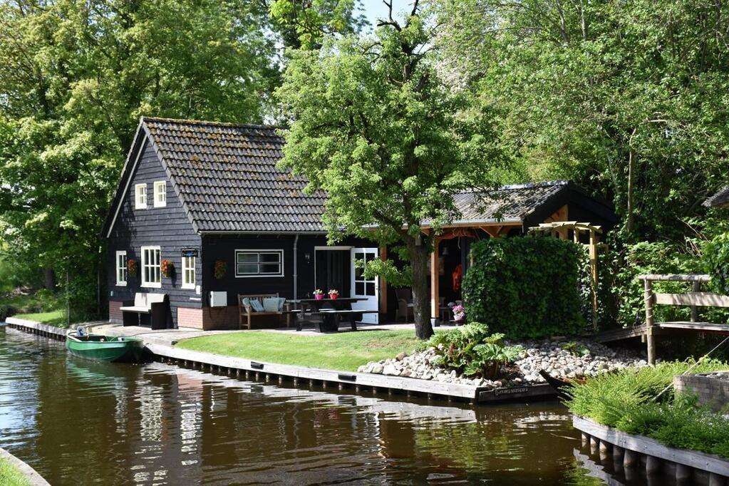 Haus im Dorf Giethoorn in den Niederlanden Online-Puzzle