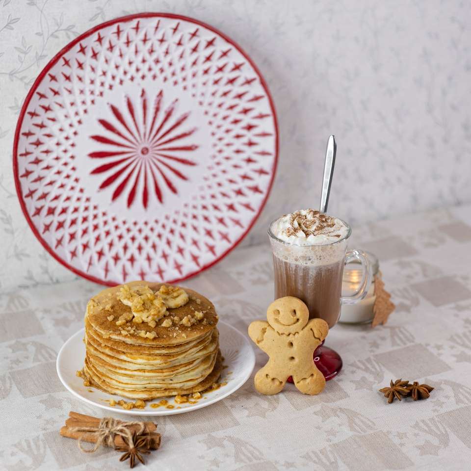 cupcakes su piatto in ceramica bianca puzzle online