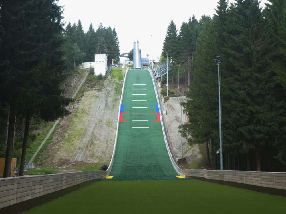 El salto de esquí en Oberhof rompecabezas en línea