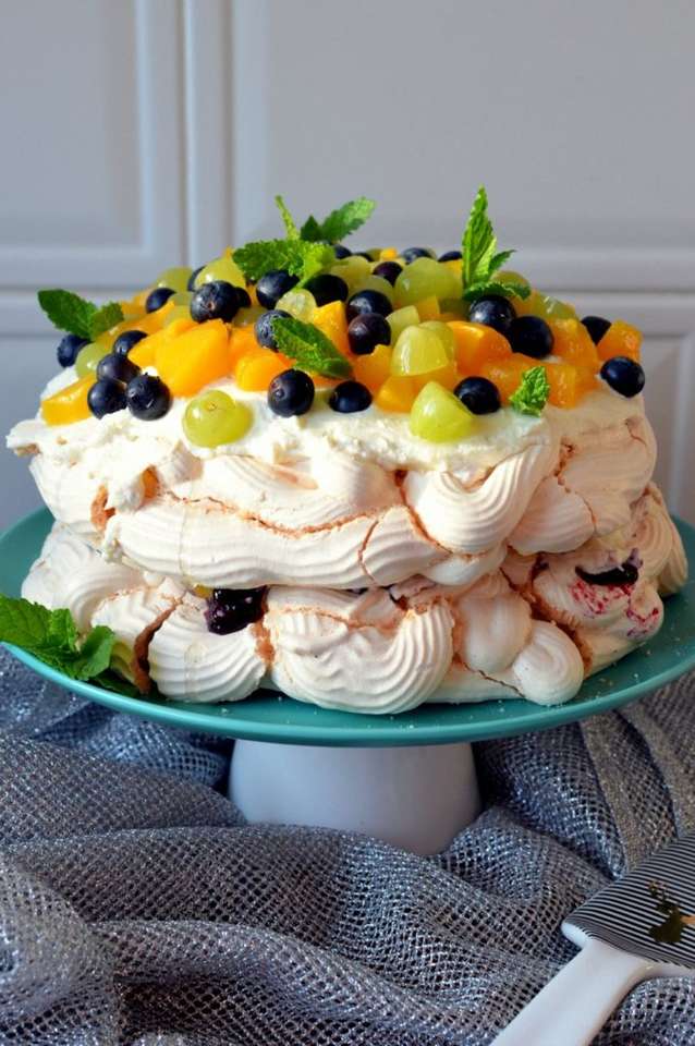 Торта безе с плодове онлайн пъзел