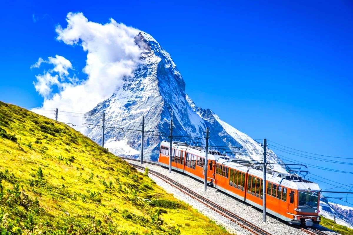 Tåg i de schweiziska alperna Pussel online