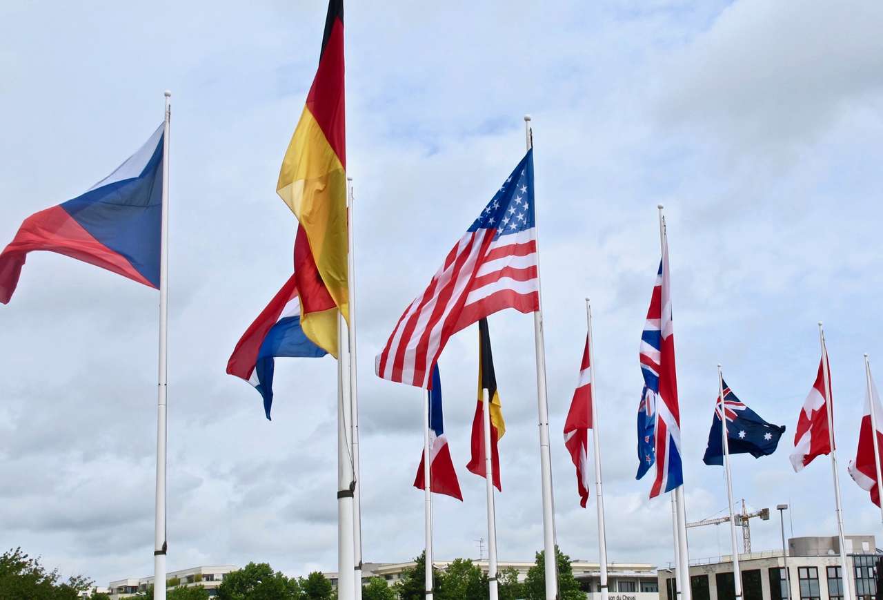 zászlók a szélben kirakós online