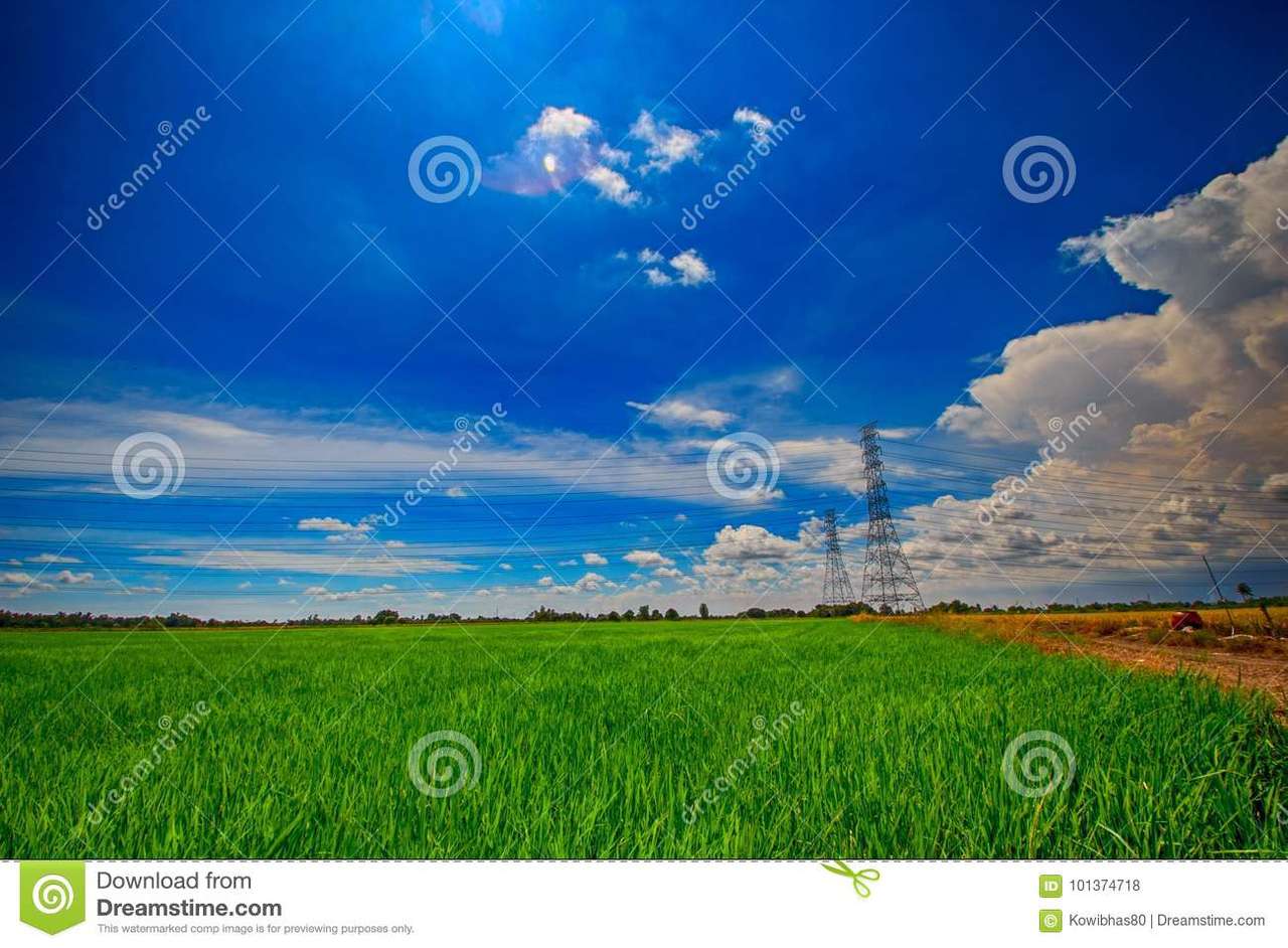 Облаци и трева онлайн пъзел