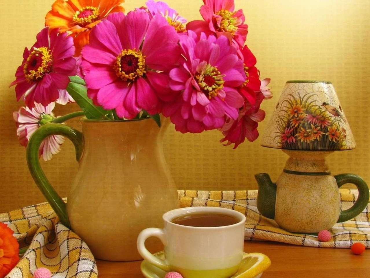 Flowers in a decorative jug online puzzle