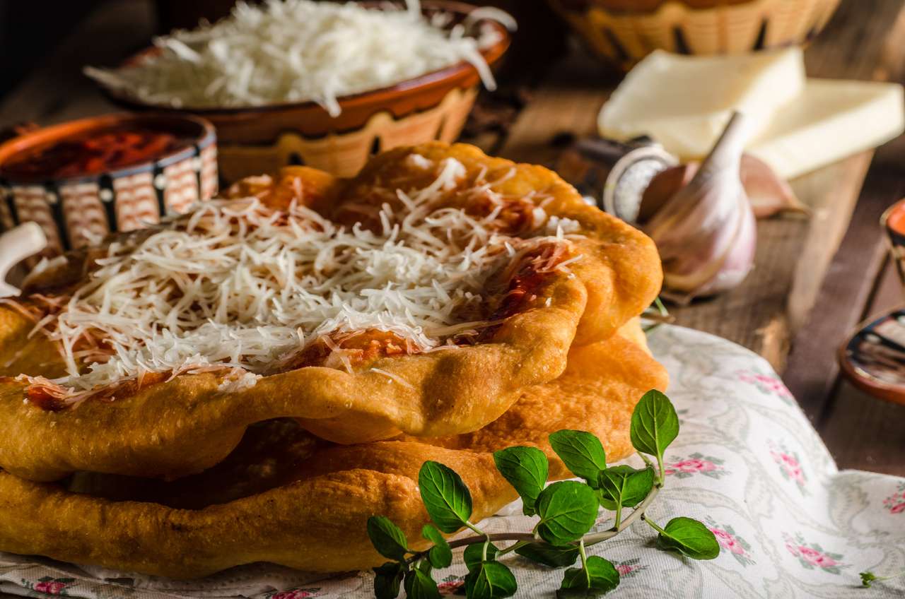 Langos - tortitas fritas húngaras tradicionales rompecabezas en línea