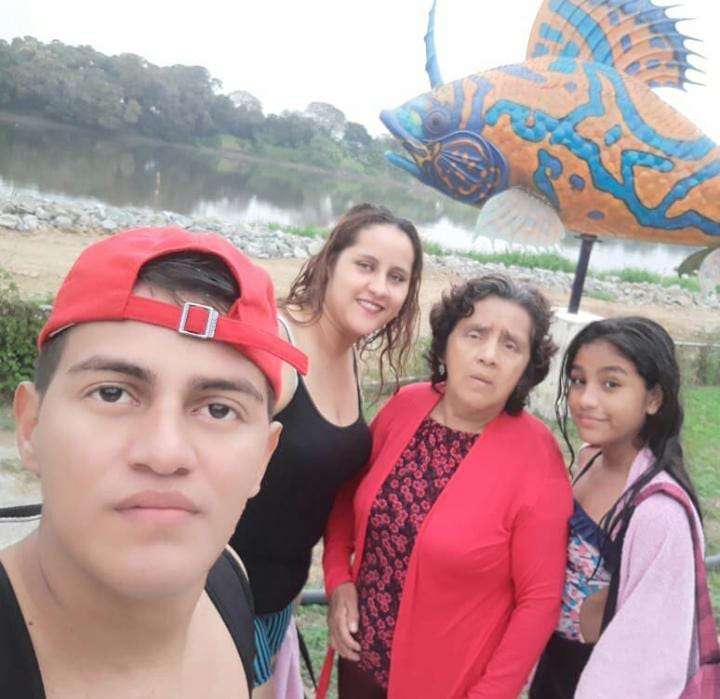 Familia Allison Muñoz rompecabezas en línea
