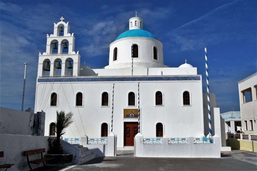 Iglesia de Panagia Platsani en Oia rompecabezas en línea