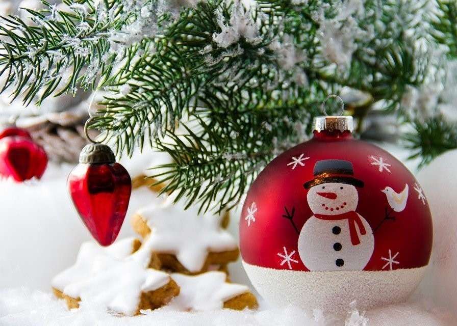 Ornament de Crăciun - om de zăpadă puzzle online
