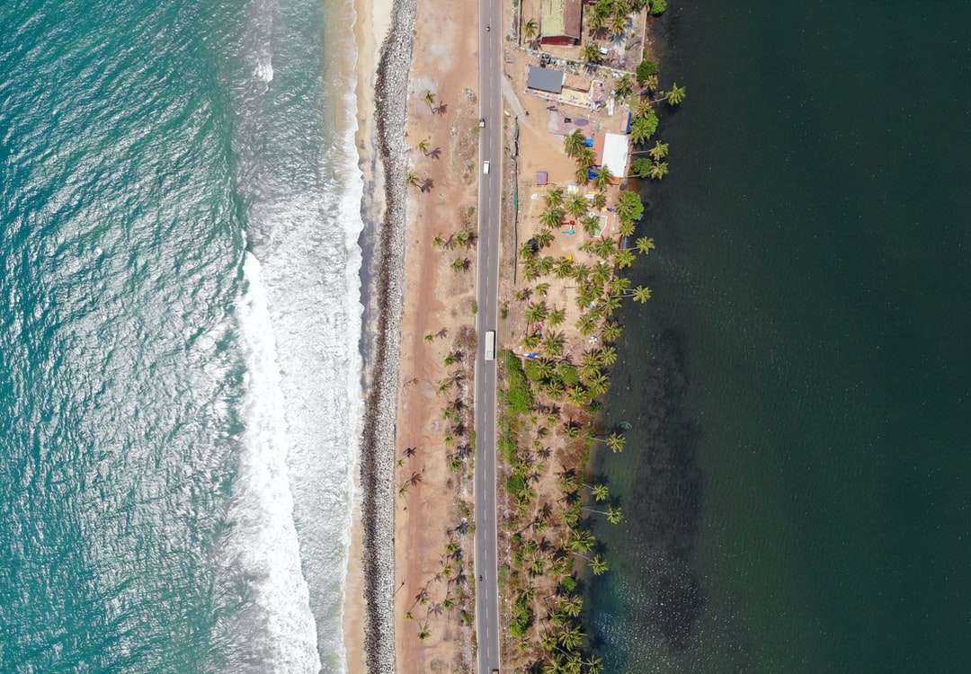 εναέρια θέα της παραλίας κατά τη διάρκεια της ημέρας παζλ online