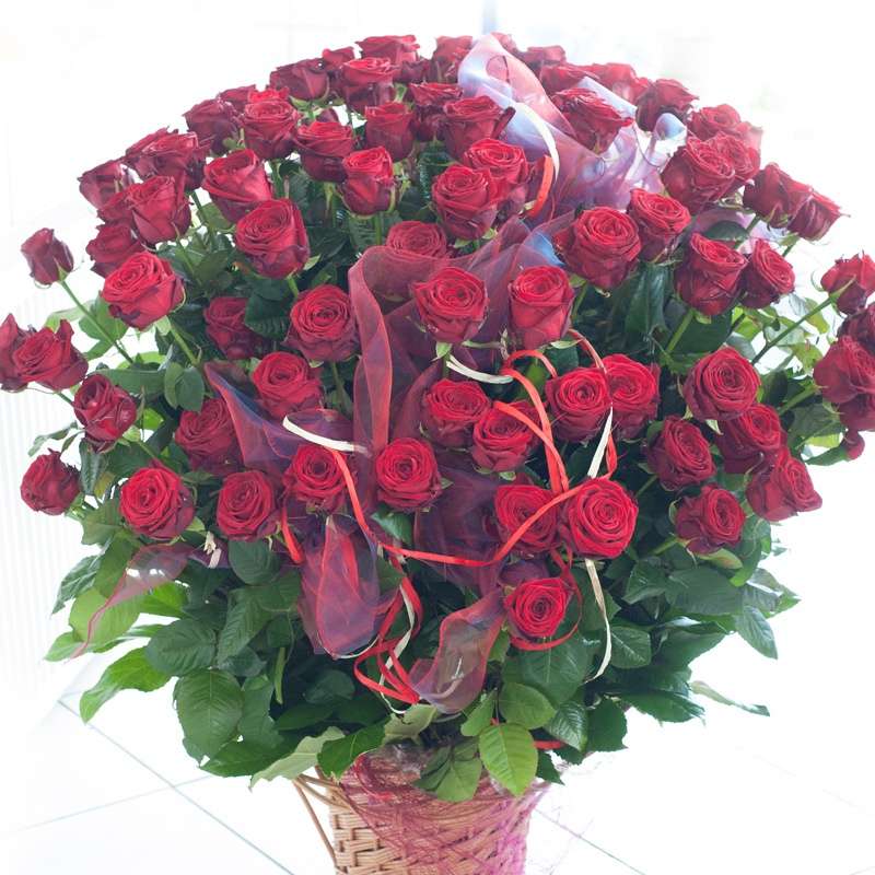 Большой букет красных роз онлайн-пазл