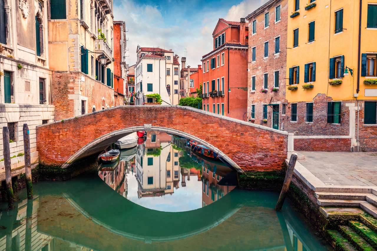 Φωτεινή ανοιξιάτικη άποψη της Βενετίας παζλ online