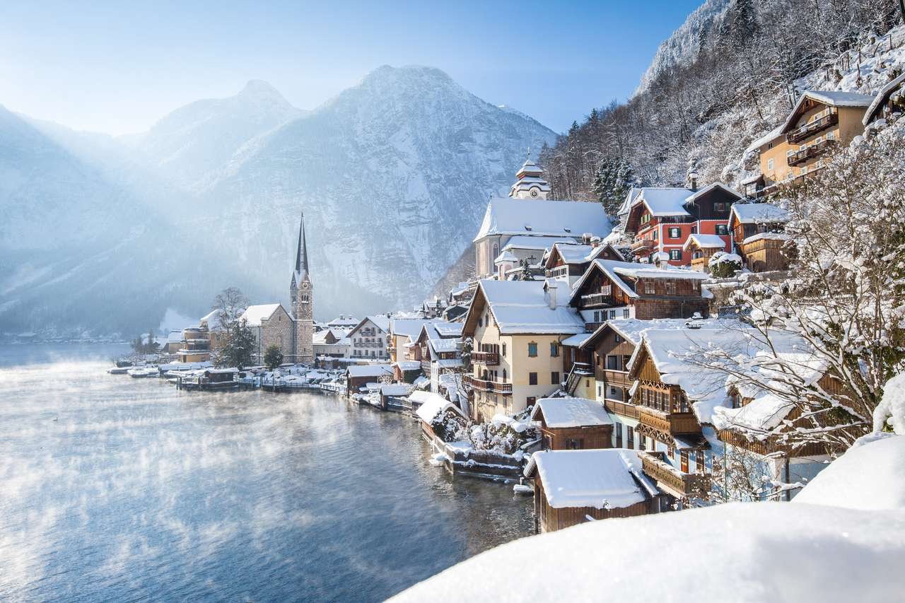 Orașul Hallstatt de pe malul lacului din Alpi puzzle online