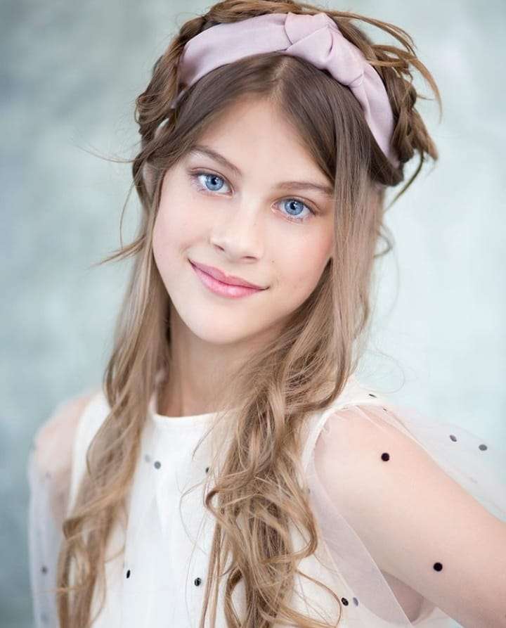 красива маленька принцеса з гарними очима онлайн пазл