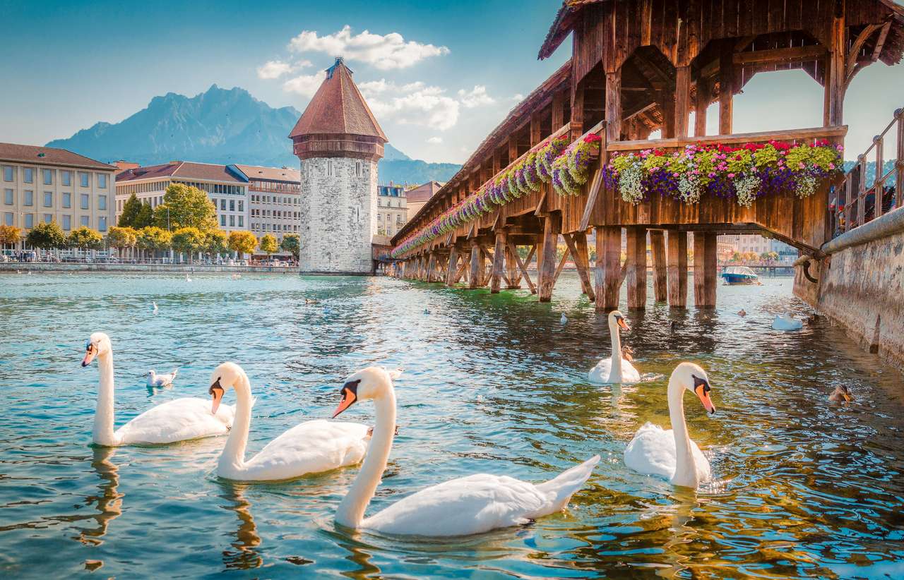 Luzern mit berühmter Kapellbrücke Online-Puzzle