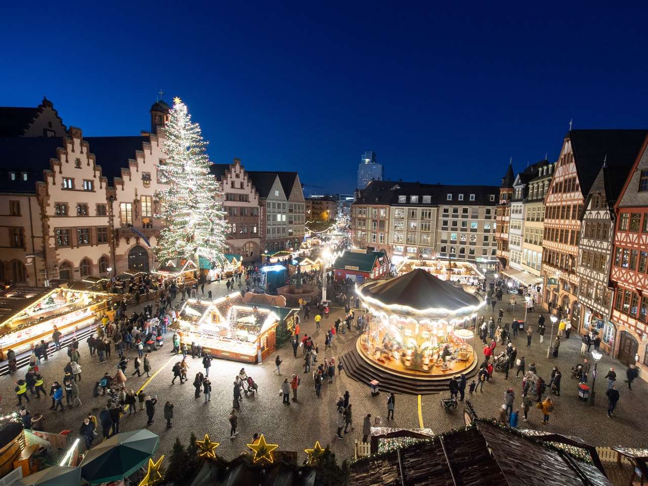 Рождественский базар во Франкфурте пазл онлайн