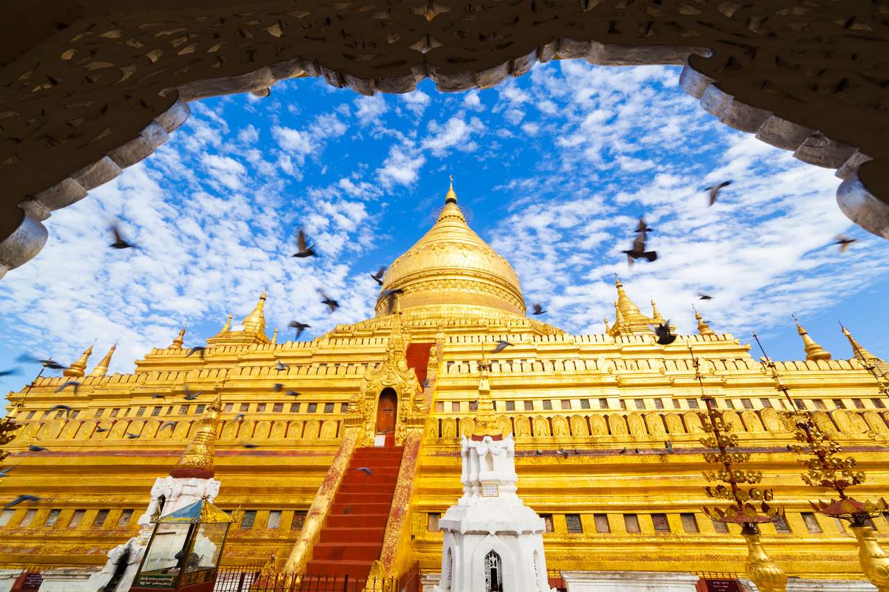 Златната пагода Швезигон, Баган, Мианмар онлайн пъзел