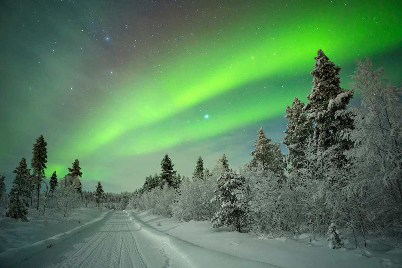 Aurora borealis norrsken i finska Lappland pussel på nätet
