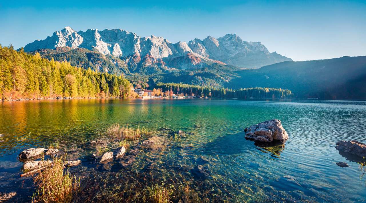 Eibsee sjö med bergskedjan Zugspitze Pussel online