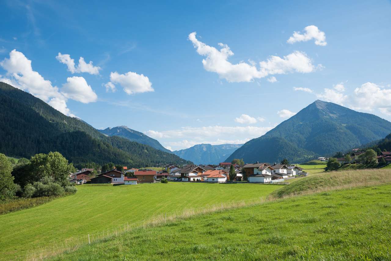 village d'achenkirch et montagne seebergspitze puzzle en ligne