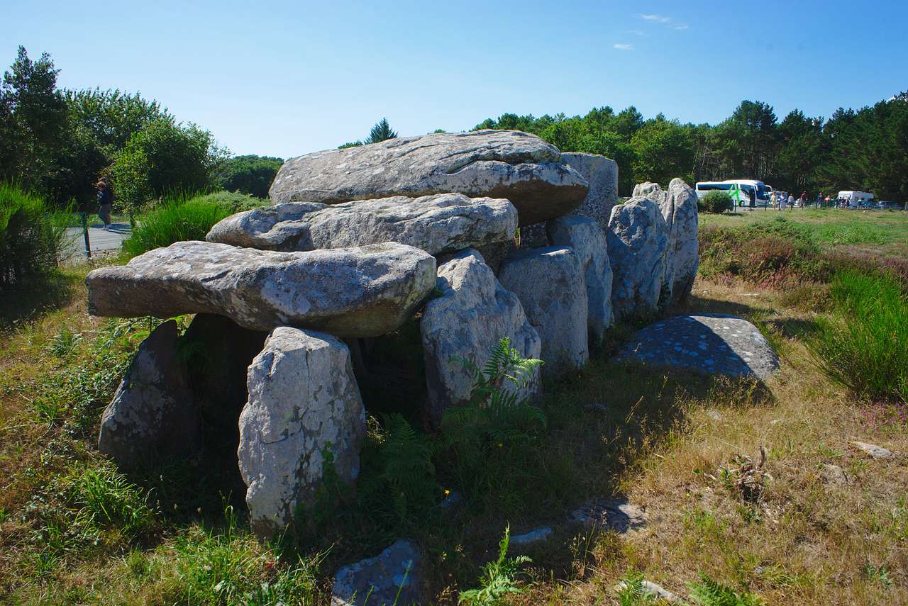 Carnac, dolmen celta. Bretaña, Morbihan, Francia rompecabezas en línea