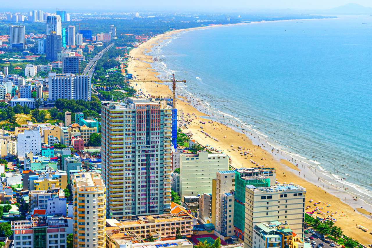 Panoráma města Vung Tau s mořskou pláží skládačky online