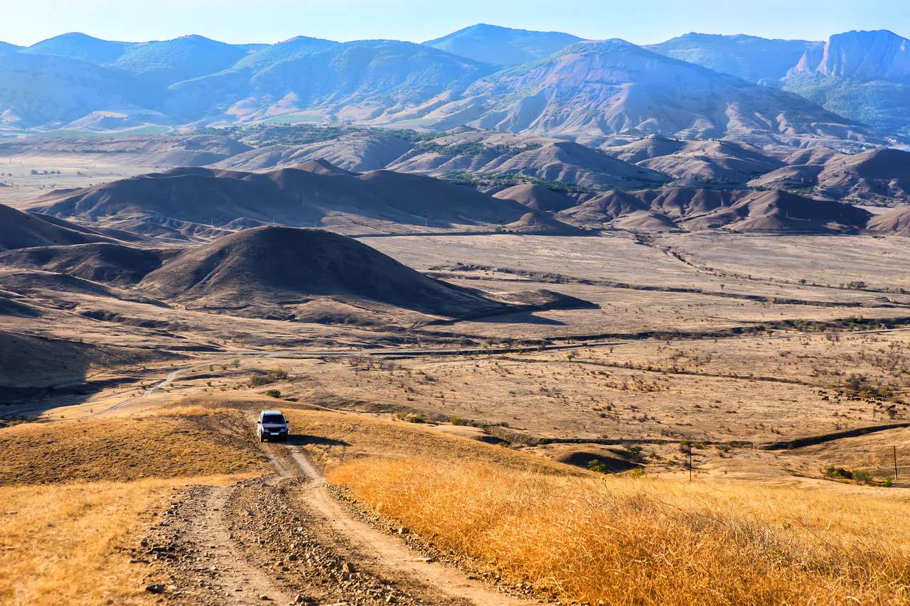 paisagem de montanha com um SUV quebra-cabeças online