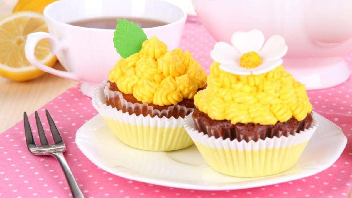 Cupcakes med gul grädde pussel på nätet
