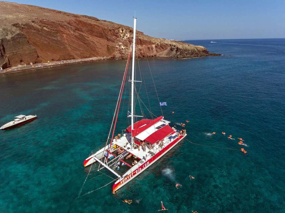 Яхта на грецькому острові пазл онлайн