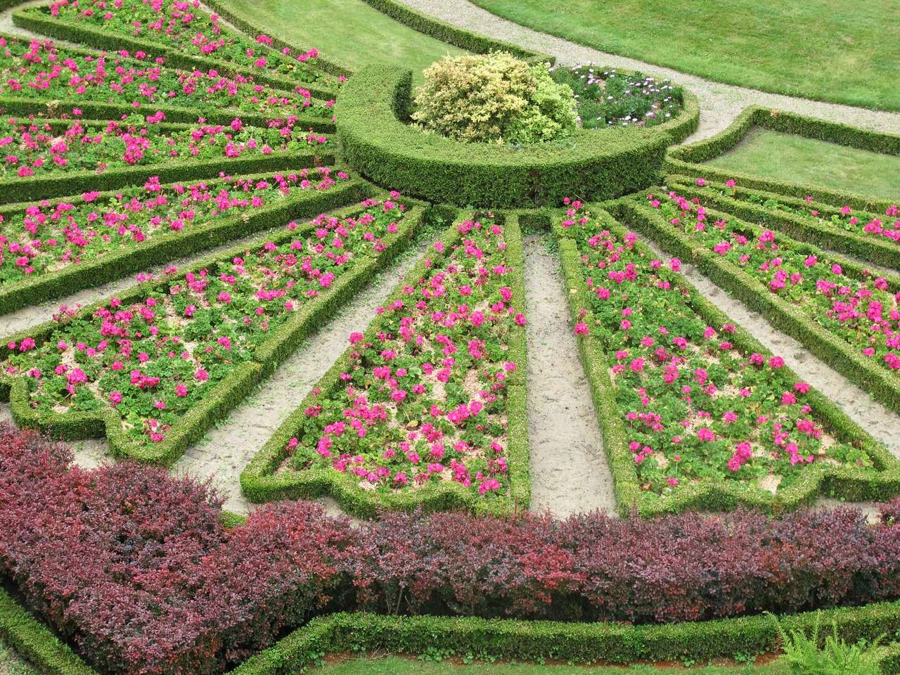 Flowery garden jigsaw puzzle online