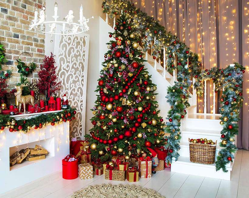 Decorated Christmas tree online puzzle