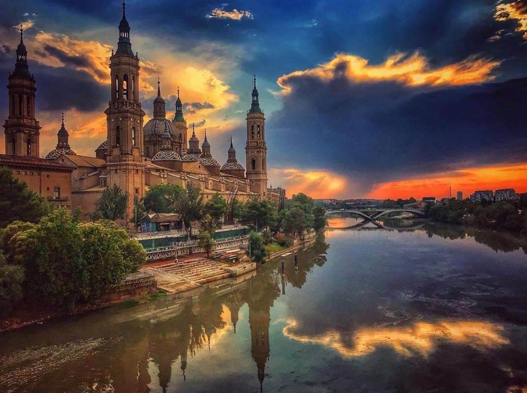 Saragossa. Nuestra Señora del Pilar-basilikan Pussel online