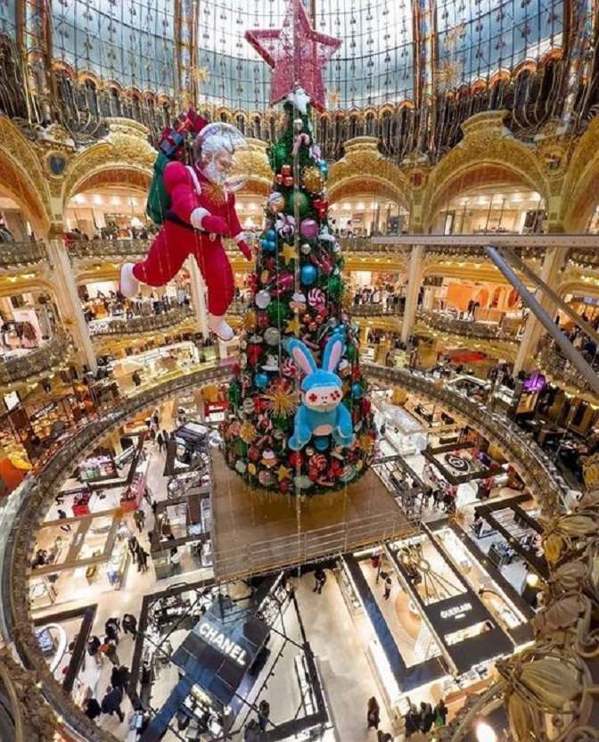 Shopping Mall in Paris. jigsaw puzzle online