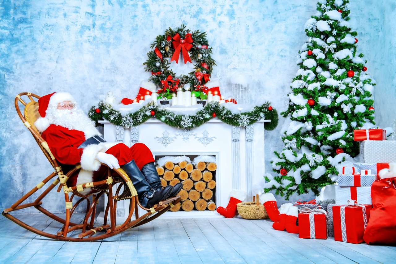 Άγιος Βασίλης στο χριστουγεννιάτικο δέντρο online παζλ