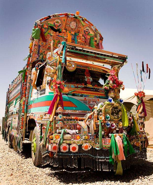 Truck in Pakistan online puzzle