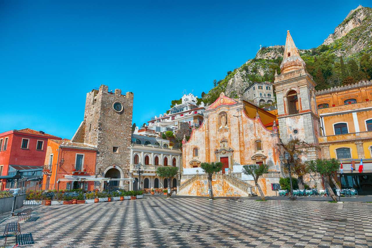 Belvedere von Taormina und Kirche San Giuseppe Online-Puzzle