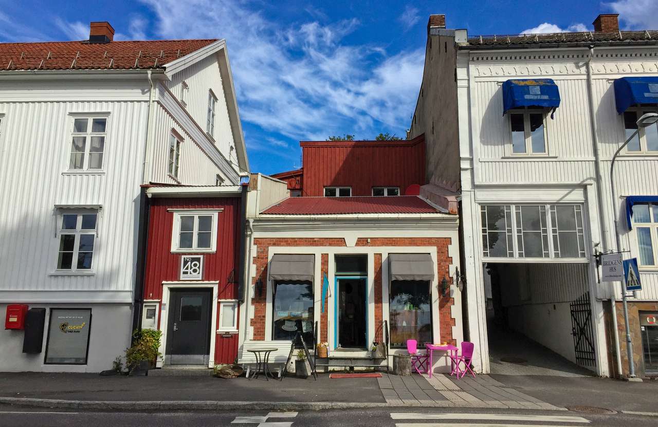 Туристичний офіс у Ларвіку, Норвегія пазл онлайн