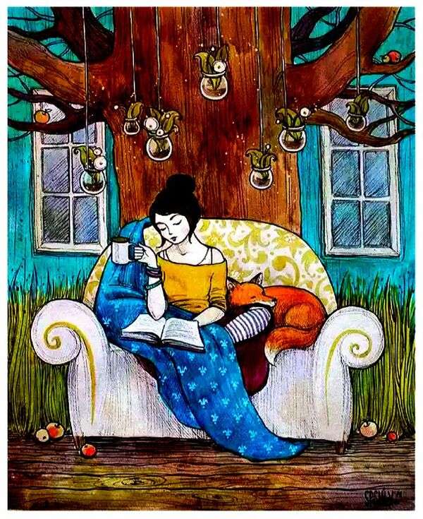 Dam som läser under trädet med sitt kaffe Pussel online