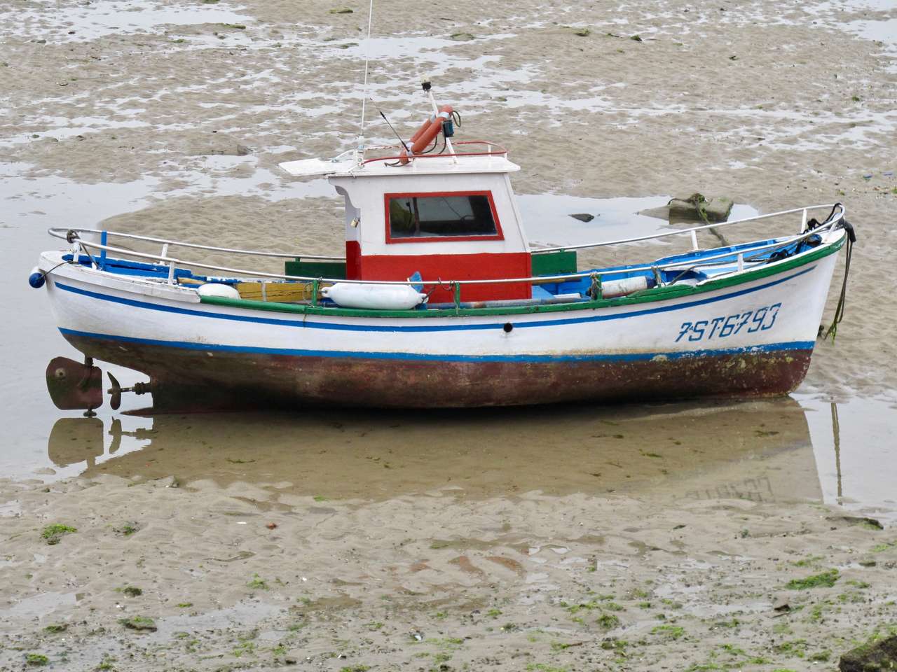 干潮時のボート ジグソーパズルオンライン
