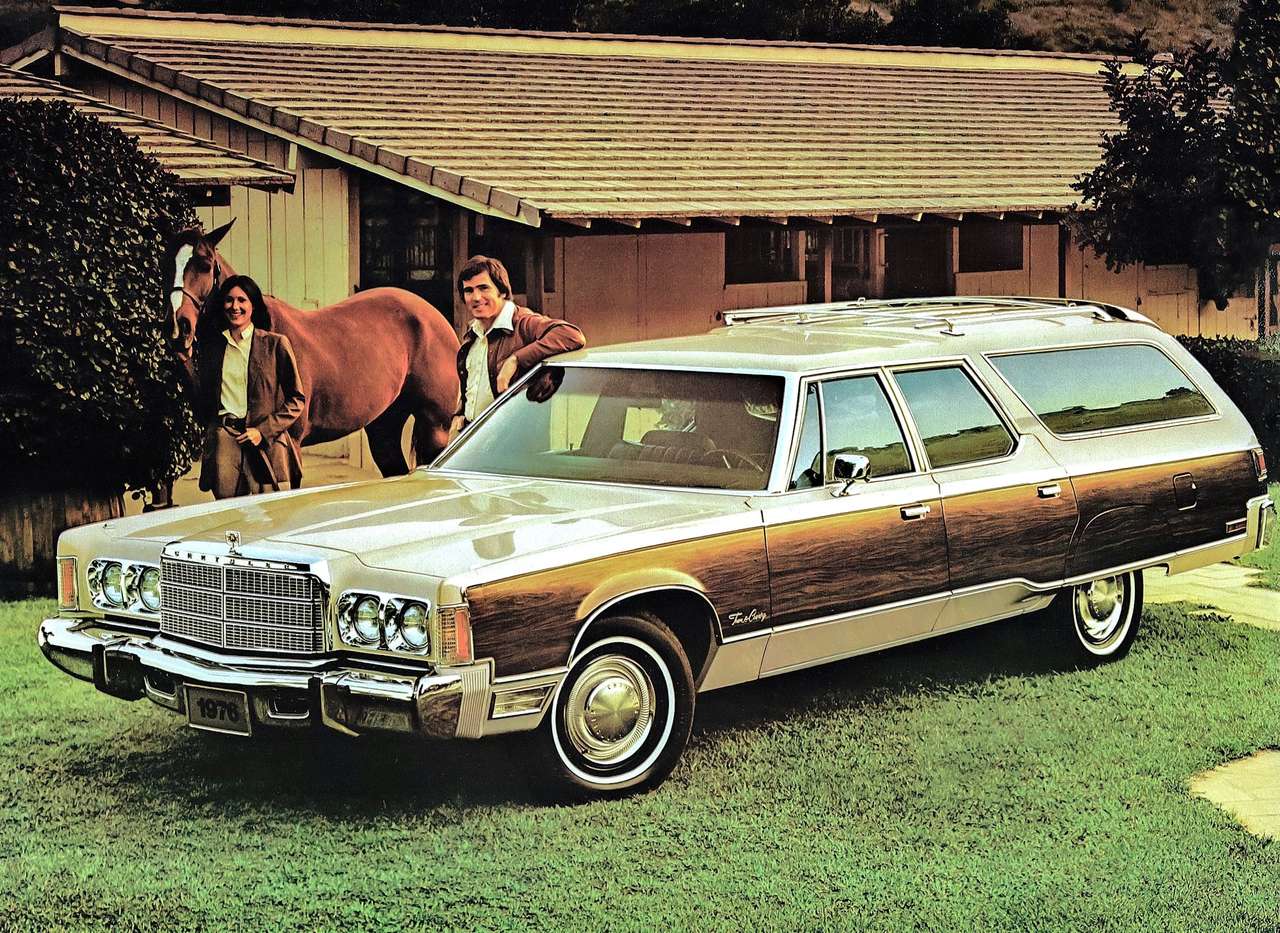 1976-os Chrysler Town & Country kombi kirakós online