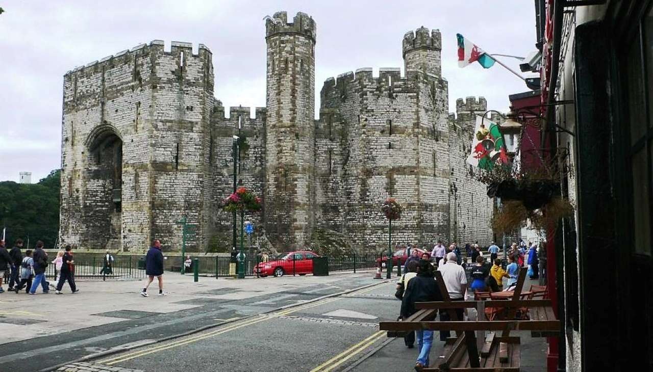 Caernarfon Castle online puzzle