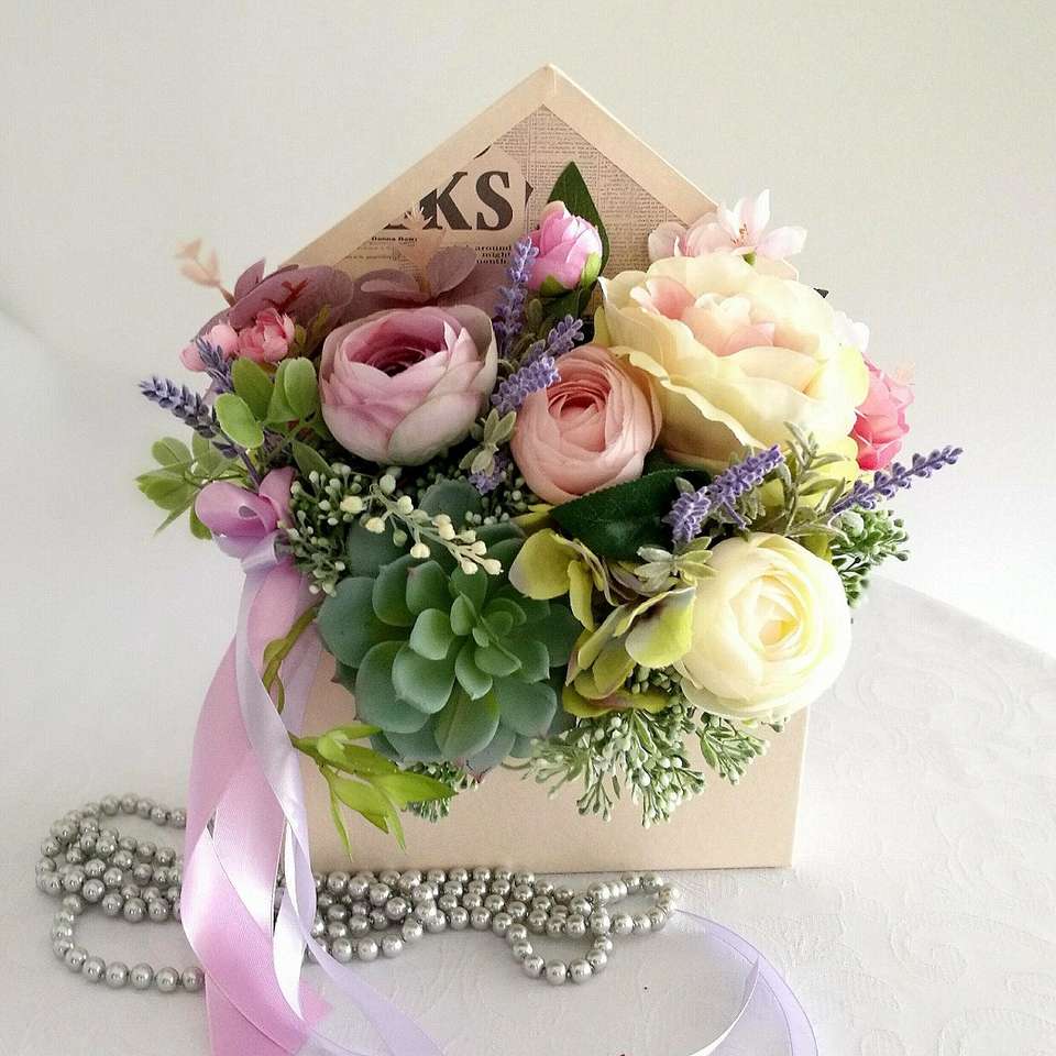 Букет искусственных цветов - подарок пазл онлайн