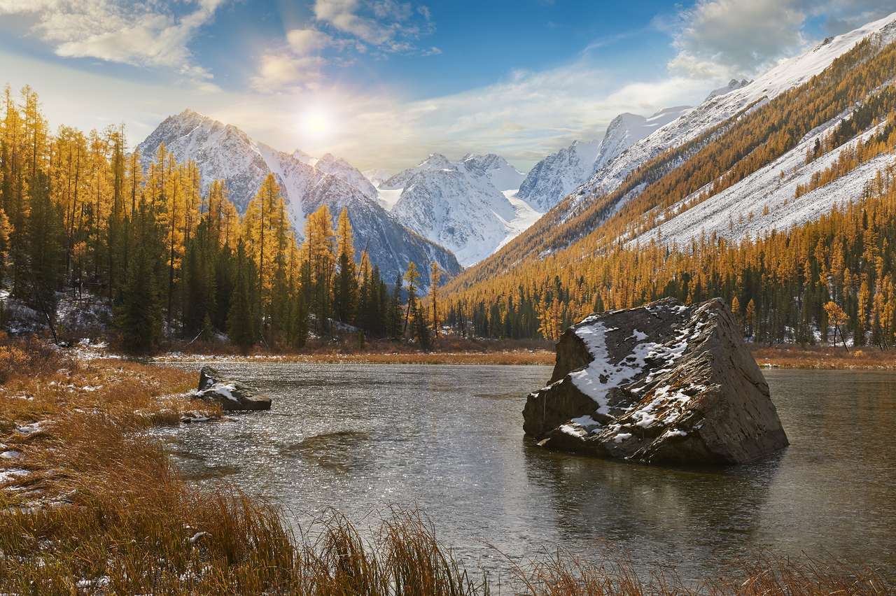 Ryssland, Sibirien, Altai-bergen, Chuya-åsen. pussel på nätet
